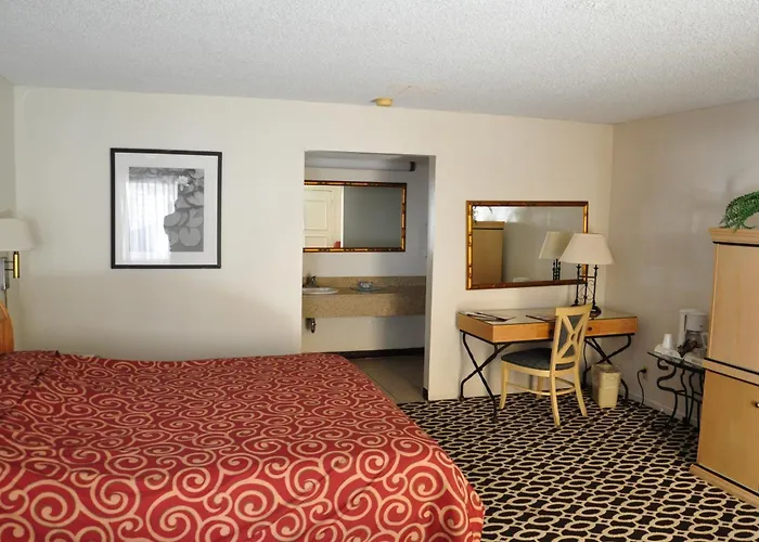 Delos Reyes Palm Springs